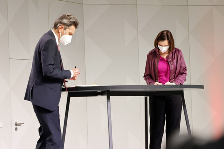 Pressetermin zur Unterzeichnung des Koalitionsvertrages in Berlin