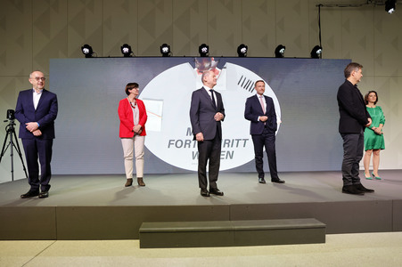 Pressetermin zur Unterzeichnung des Koalitionsvertrages in Berlin