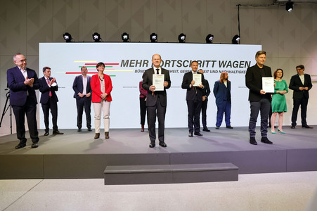 Pressetermin zur Unterzeichnung des Koalitionsvertrages in Berlin