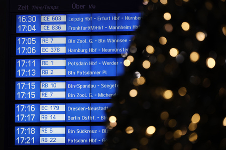 Symbolfoto Weihnachtsfahrplan