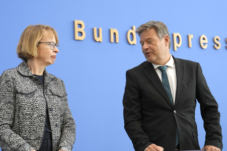 Bundespressekonferenz Vorstellung der Herbstprojektion 2024 der Bundesregierung in Berlin