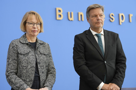 Bundespressekonferenz Vorstellung der Herbstprojektion 2024 der Bundesregierung in Berlin
