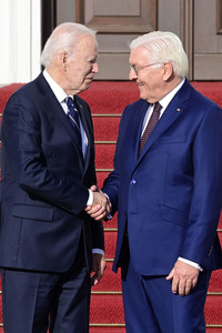 Begrüßung des amerikanischen Präsidenten Joe Biden im Schloss Bellevue in Berlin