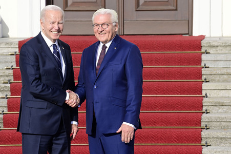 Begrüßung des amerikanischen Präsidenten Joe Biden im Schloss Bellevue in Berlin