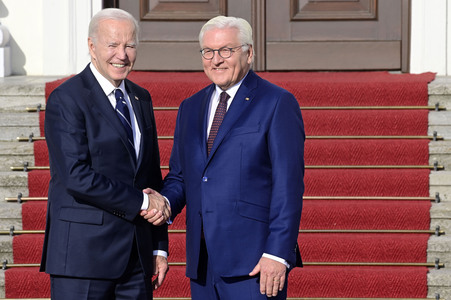 Begrüßung des amerikanischen Präsidenten Joe Biden im Schloss Bellevue in Berlin