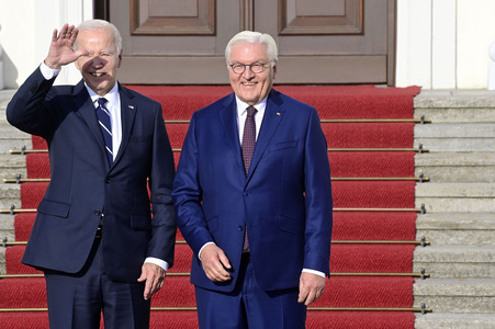 Begrüßung des amerikanischen Präsidenten Joe Biden im Schloss Bellevue in Berlin