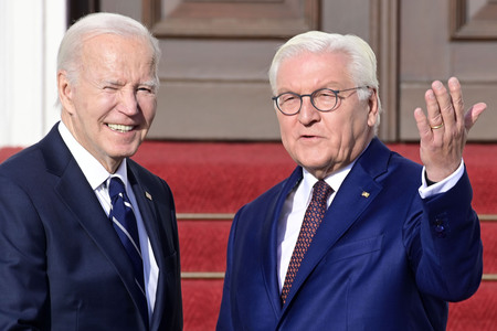 Begrüßung des amerikanischen Präsidenten Joe Biden im Schloss Bellevue in Berlin