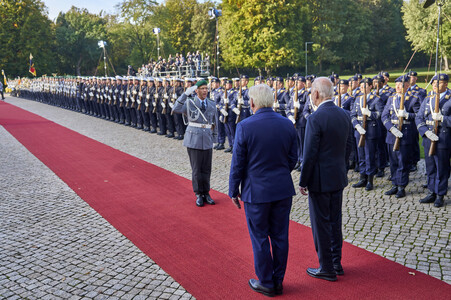 Begrüßung des amerikanischen Präsidenten Joe Biden im Schloss Bellevue in Berlin