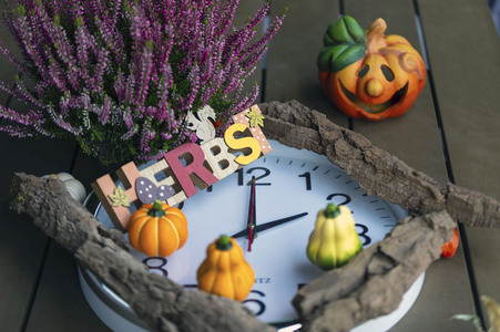 Symbolfoto Zeitumstellung im Herbst