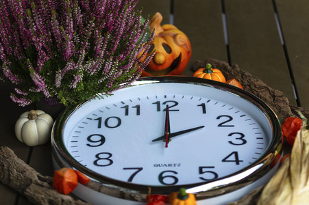 Symbolfoto Zeitumstellung im Herbst