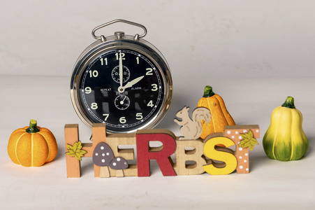 Symbolfoto Zeitumstellung im Herbst
