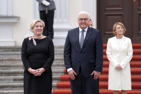 Begrüßung der Präsidentin von Island in Berlin