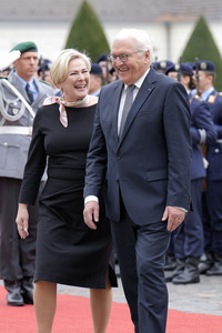 Begrüßung der Präsidentin von Island in Berlin