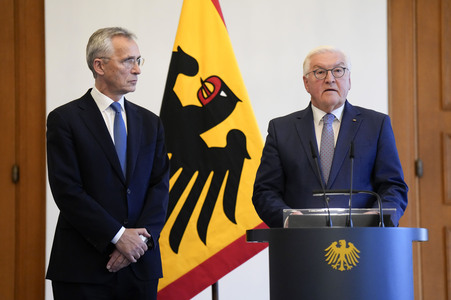 Verleihung des Verdienstordens an Jens Stoltenberg in Berlin