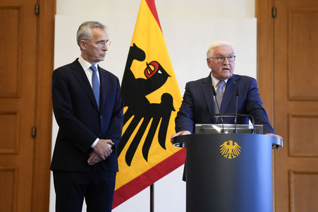 Verleihung des Verdienstordens an Jens Stoltenberg in Berlin