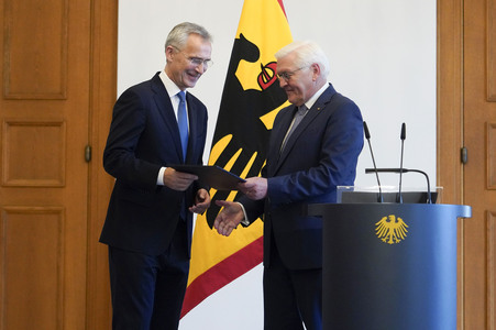 Verleihung des Verdienstordens an Jens Stoltenberg in Berlin