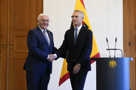 Verleihung des Verdienstordens an Jens Stoltenberg in Berlin