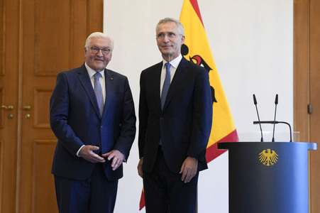 Verleihung des Verdienstordens an Jens Stoltenberg in Berlin