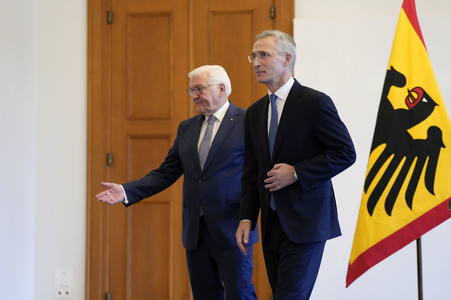 Verleihung des Verdienstordens an Jens Stoltenberg in Berlin
