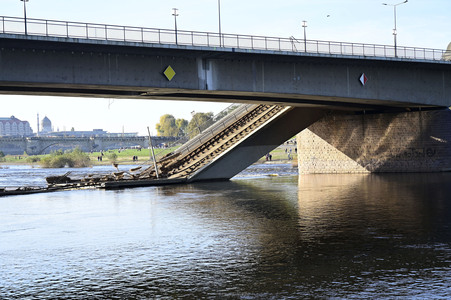 Eingestürzte Carolabrücke in Dresden