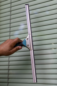 Symbolfoto Fensterputzen