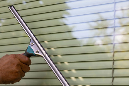 Symbolfoto Fensterputzen