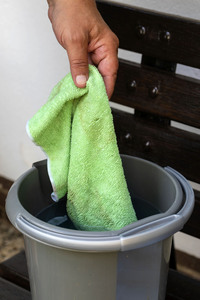 Symbolfoto Fensterputzen