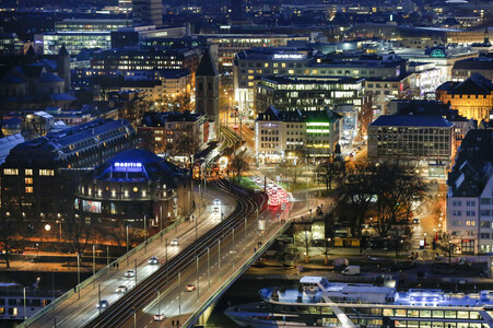 Innenstadt von Köln am Abend