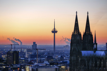 Innenstadt von Köln am Abend