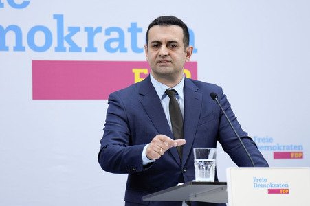 Pressekonferenz mit Bijan Djir-Sarai in Berlin