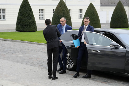 Empfang von Friedrich Merz beim Bundespräsidenten in Berlin