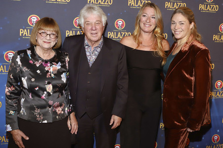 Premiere der Dinnershow 'Poletto Palazzo' in Hamburg