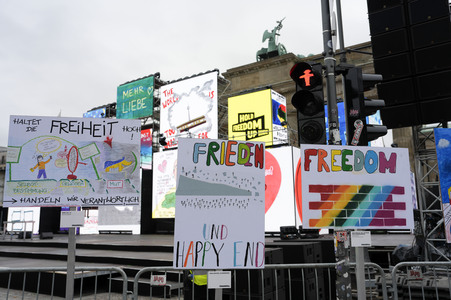 Erinnerung an 35 Jahre friedliche Revolution und Mauerfall in Berlin