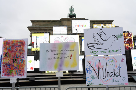 Erinnerung an 35 Jahre friedliche Revolution und Mauerfall in Berlin
