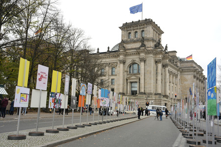 Erinnerung an 35 Jahre friedliche Revolution und Mauerfall in Berlin