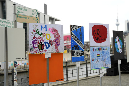 Erinnerung an 35 Jahre friedliche Revolution und Mauerfall in Berlin