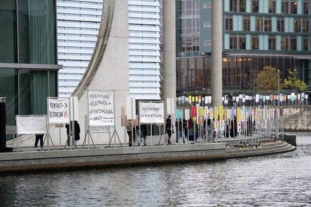 Erinnerung an 35 Jahre friedliche Revolution und Mauerfall in Berlin