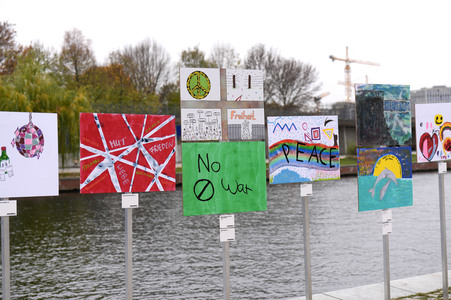 Erinnerung an 35 Jahre friedliche Revolution und Mauerfall in Berlin