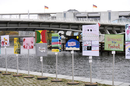 Erinnerung an 35 Jahre friedliche Revolution und Mauerfall in Berlin