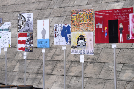 Erinnerung an 35 Jahre friedliche Revolution und Mauerfall in Berlin