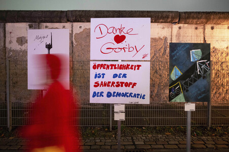 Erinnerung an 35 Jahre friedliche Revolution und Mauerfall in Berlin