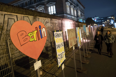 Erinnerung an 35 Jahre friedliche Revolution und Mauerfall in Berlin