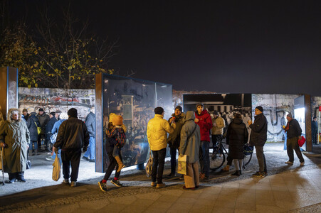 35. Jahrestag der Öffnung Berliner Mauer in Berlin