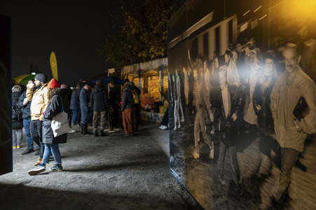 35. Jahrestag der Öffnung Berliner Mauer in Berlin