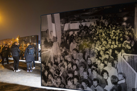 35. Jahrestag der Öffnung Berliner Mauer in Berlin