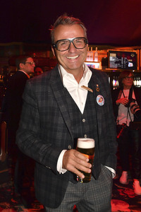 Teatro Dinner Show-Premiere 'Taste The Act of Show & Cuisine' in München