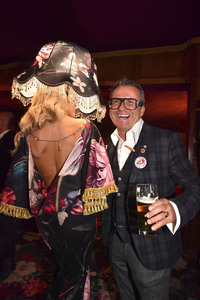 Teatro Dinner Show-Premiere 'Taste The Act of Show & Cuisine' in München