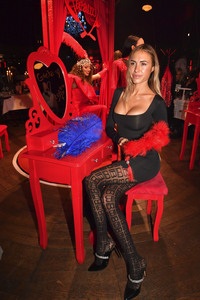 Teatro Dinner Show-Premiere 'Taste The Act of Show & Cuisine' in München