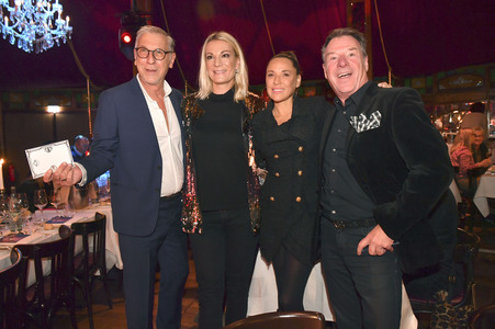 Teatro Dinner Show-Premiere 'Taste The Act of Show & Cuisine' in München