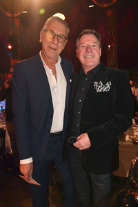 Teatro Dinner Show-Premiere 'Taste The Act of Show & Cuisine' in München